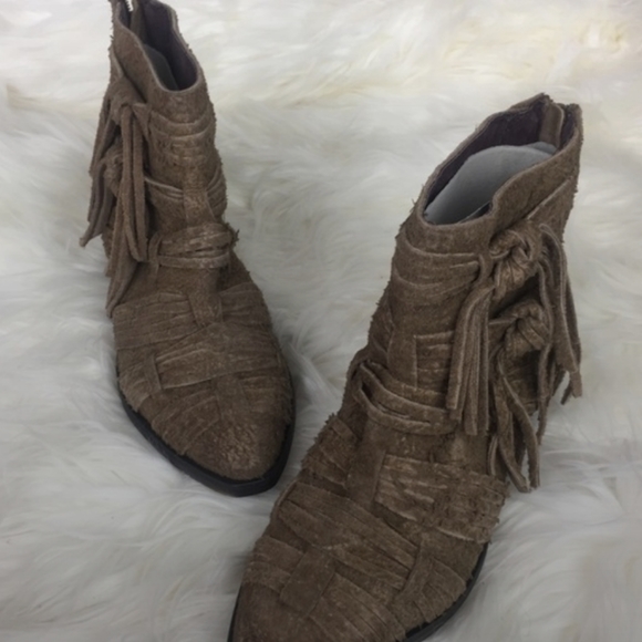 FREE PEOPLE DECADES FRINGE ANKLE BOOT  6 - Picture 4 of 9